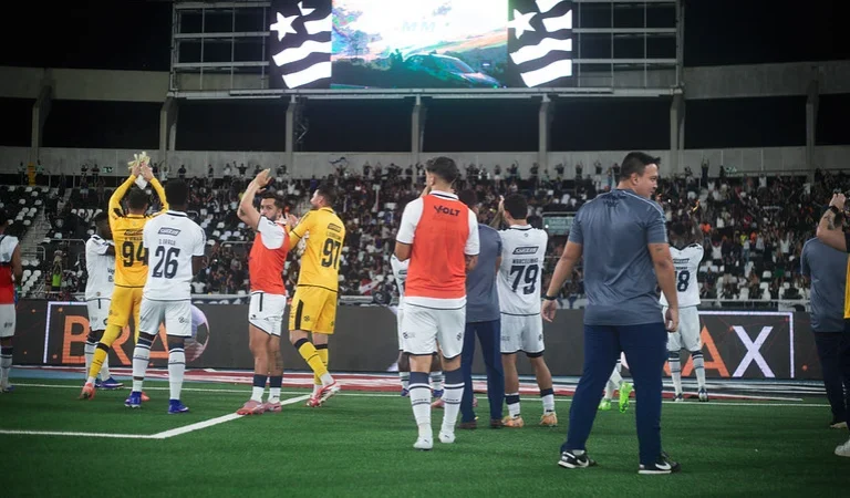 Botafogo desperdiça chances e perde de virada para o Remo