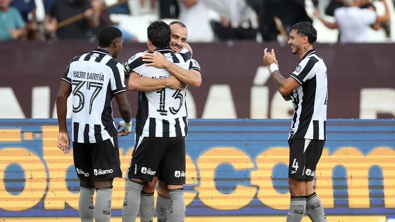 Com show de Arthur Cabral, Botafogo vence o Corinthians