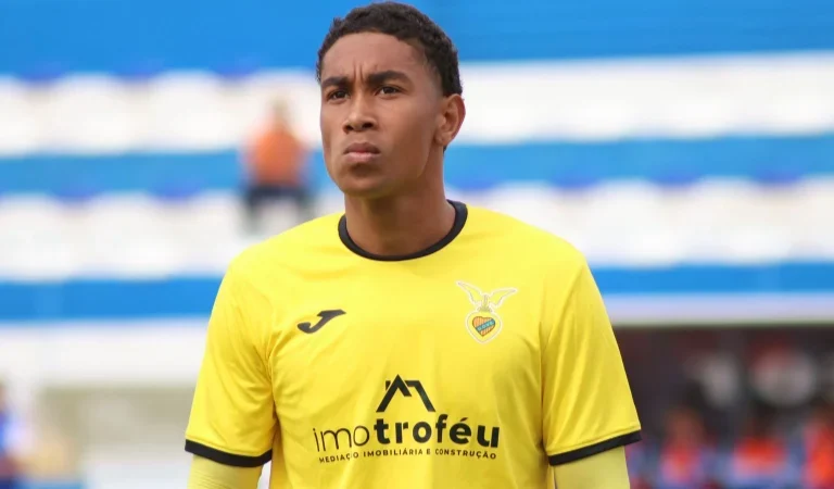 João Lucas termina temporada como goleiro menos vazado de Portugal e garante acesso histórico