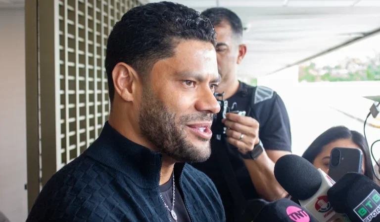 Novo reforço do Fluminense, Hulk desembarca no Rio de Janeiro