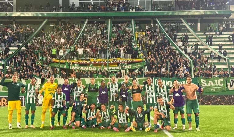 Botafogo joga mal, sofre virada da Chapecoense e é eliminado na Copa do Brasil
