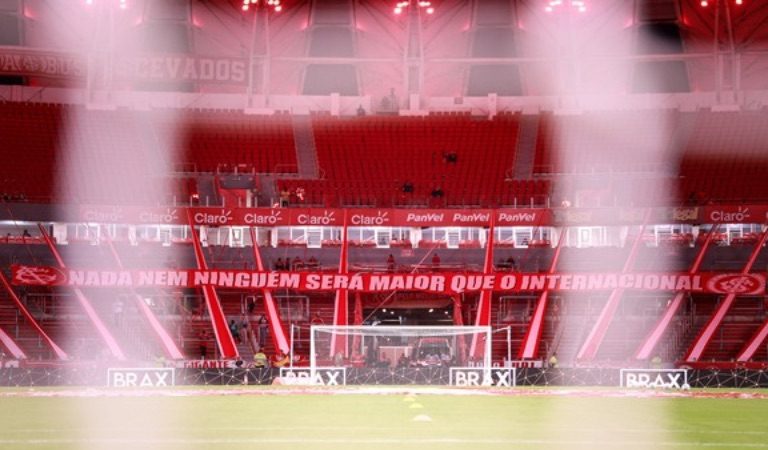 Internacional x Vasco: onde assistir, horário, escalações e arbitragem