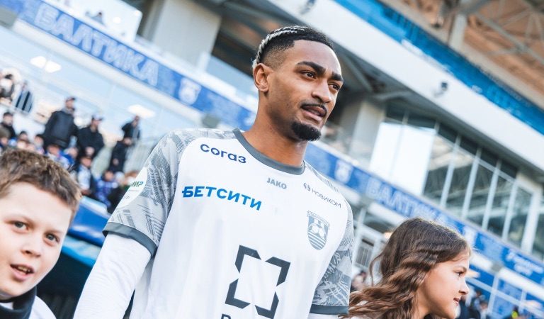 Derik Lacerda ganha espaço no Baltika e vive bom início na Rússia