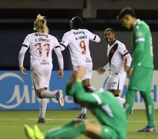 Vasco vence Audax Italiano e lidera grupo