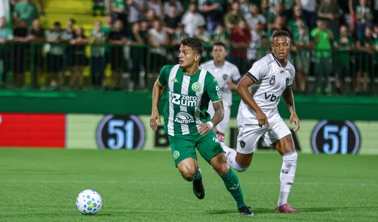 Volante da Chapecoense projeto duelo com Botafogo na Copa do Brasil: “É um desafio enorme”
