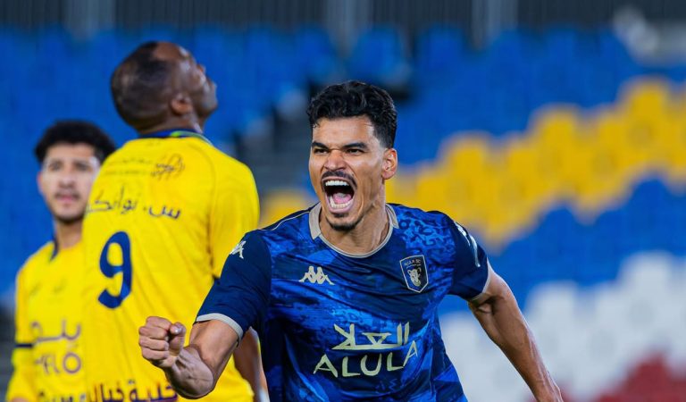 Estrela de ex-Botafogo brilha e marca gol crucial para Al-Ula na luta pelo acesso