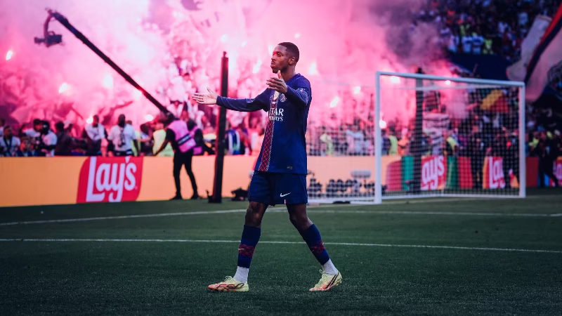 Dembelé, do PSG, durante final em Budapeste