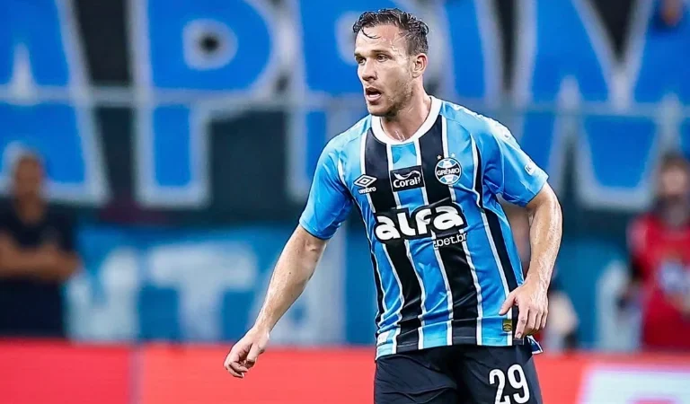 De olho no mercado, Fluminense faz sondagem por Arthur