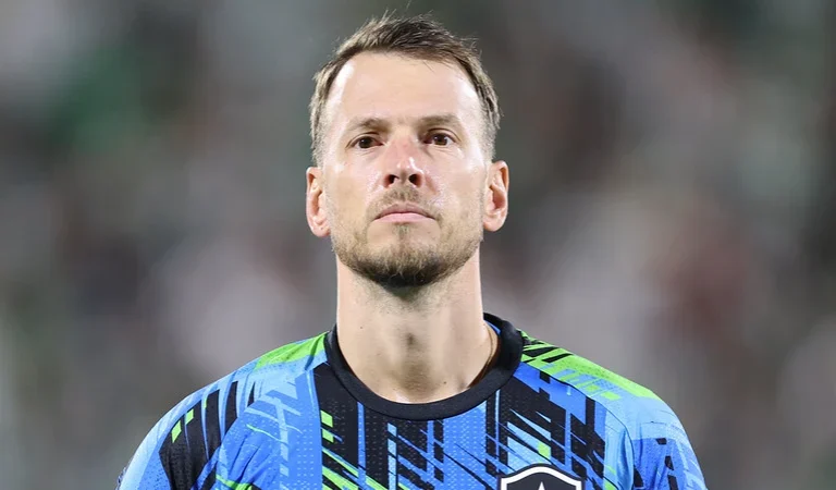 Botafogo e goleiro Neto rescindem contrato e jogador deixa o clube