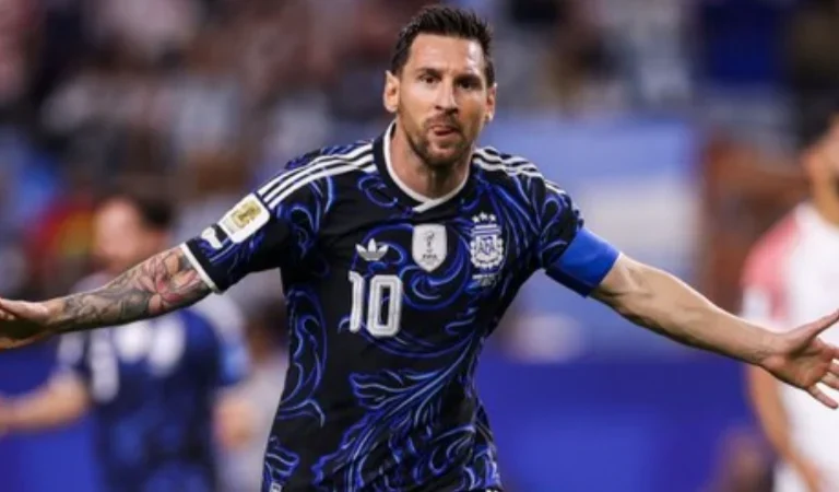 Messi sai do banco, marca e comanda vitória da Argentina sobre a Jordânia