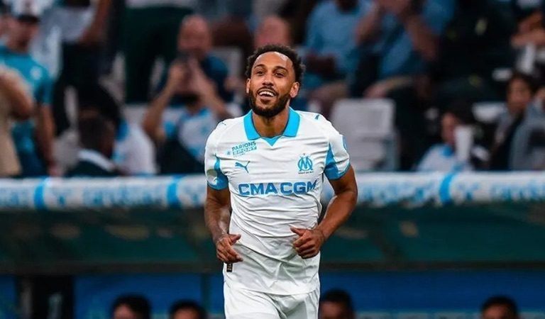 Vasco avalia nome de Aubameyang para reforçar o ataque