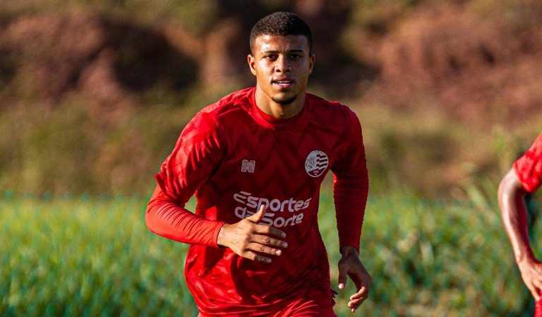Leandro Kauã cria do Náutico  com o Leixões, de Portugal