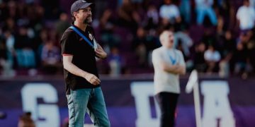 Maurício à beira do campo pelo Persija Jakarta