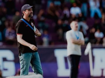 Maurício à beira do campo pelo Persija Jakarta