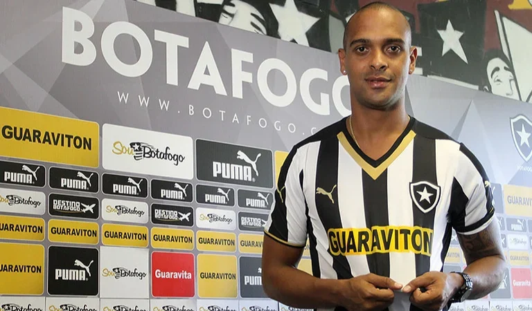 Tássio, ex-jogador do Botafogo, morre aos 41 anos após queda de muro no Rio de Janeiro