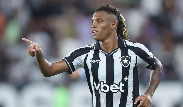 Clube brasileiro sinaliza proposta por Danilo, do Botafogo