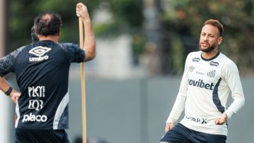 Neymar durante treino da manhã desta quinta