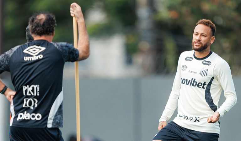 Após folga e campeonato de poker, Neymar treina e se aproxima de retorno ao Santos