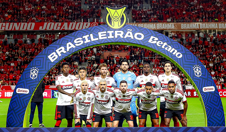 Flamengo vê Vitão se consolidar em meio à disputa na zaga