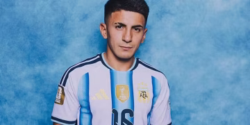 Almada durante sessão de fotos da Argentina