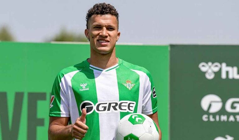 Vasco avança por Deossa e pode anunciar volante colombiano em breve
