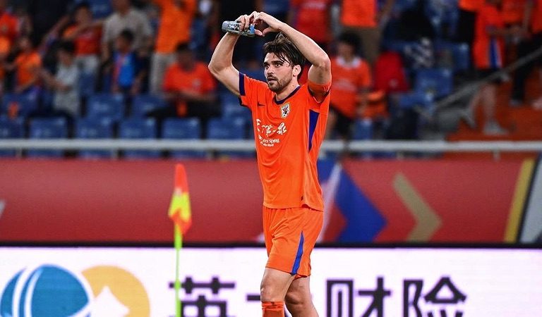 Zeca brilha com dois gols na vitória do Shandong Taishan
