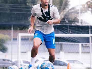 Sandry treina em Santos enquanto aguarda negociações