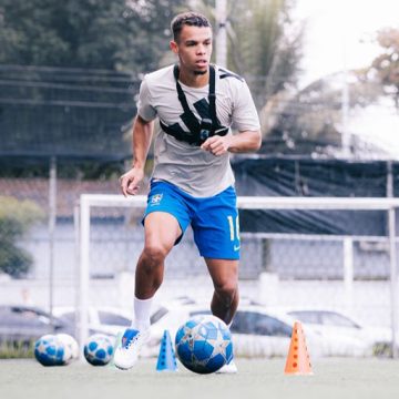 Sandry treina em Santos enquanto aguarda negociações