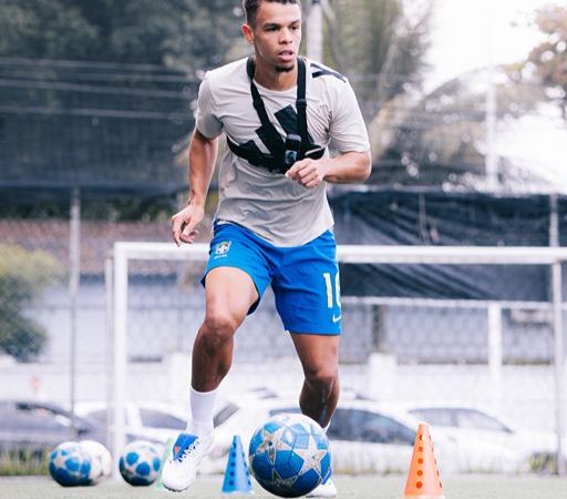 Sandry, do Santos, analisa propostas da Europa enquanto mantém boa forma