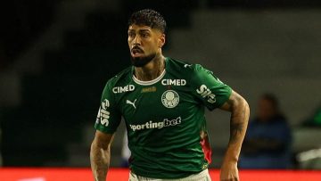 Barboza em ação pelo Palmeiras
