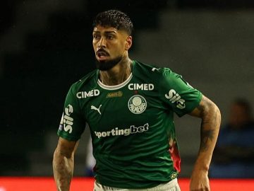 Barboza em ação pelo Palmeiras