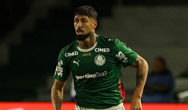 Barboza celebra vitória em estreia pelo Palmeiras e mira sequência