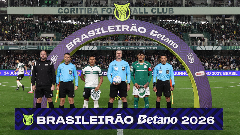 Jogadores de Palmeiras e Coritiba se reúnem antes de confronto