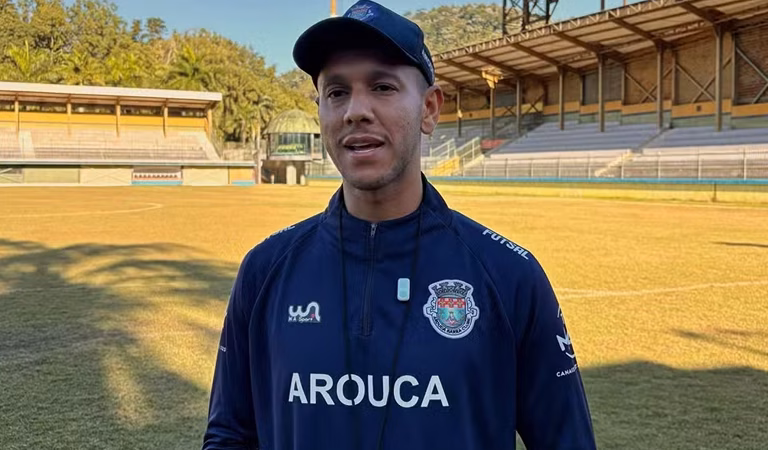 Souza, ex-Vasco, inicia carreira de técnico no Arouca, da Barra da Tijuca