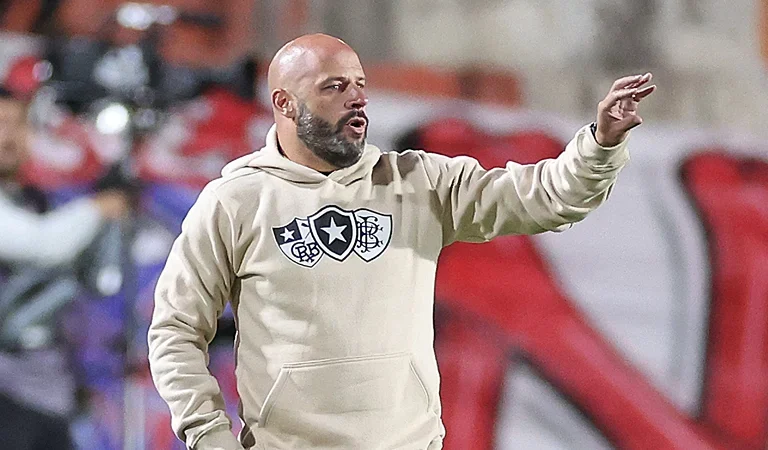Franclim Carvalho não resiste às derrotas e é demitido do Botafogo