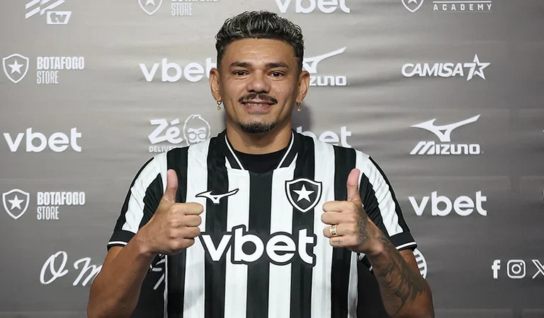 Apresentado em coletiva, Tiquinho declara “Estou muito feliz por voltar para casa”