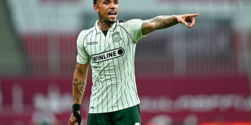 Douglas durante a partida de hoje (Foto: Divulgação/Krasnodar)
