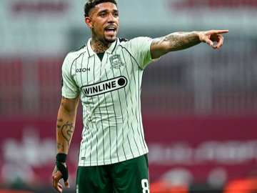Douglas durante a partida de hoje (Foto: Divulgação/Krasnodar)