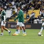 Atletas do Goiás indo para o aquecimento (Foto: Divulgação)