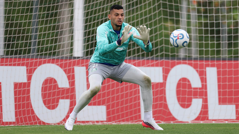 Kaique em treinamento pelo Palmeiras (Foto: Cesar Greco/Palmeiras)