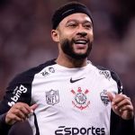 Memphis Depay em ação pelo Corinthians