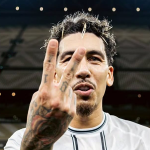 Roberto Firmino comemora marca de dois gols no jogo (Foto: Divulgação/Al Sadd)