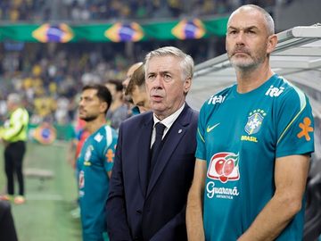 Ancelotti em amistoso diante da Austrália (Foto: Rafael Ribeiro/CBF)
