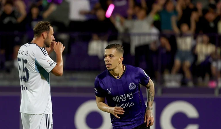 Ex-Santos, Matheus Oliveira faz golaço, bate recorde histórico e decide vitória do F C Anyang