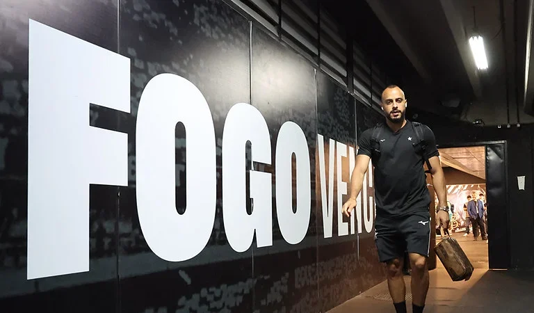Tigres negocia contratação de Arthur Cabral, do Botafogo