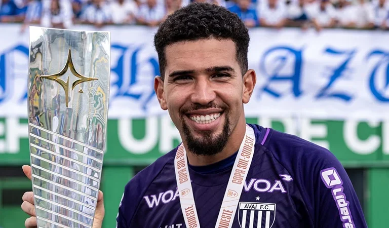 Mesmo sem atuar há 15 rodadas, Léo Aragão segue entre os destaques da Série B