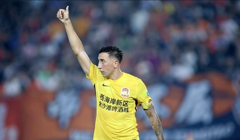 Davidson faz valer lei do ex e chega a quatro gols em três jogos na China
