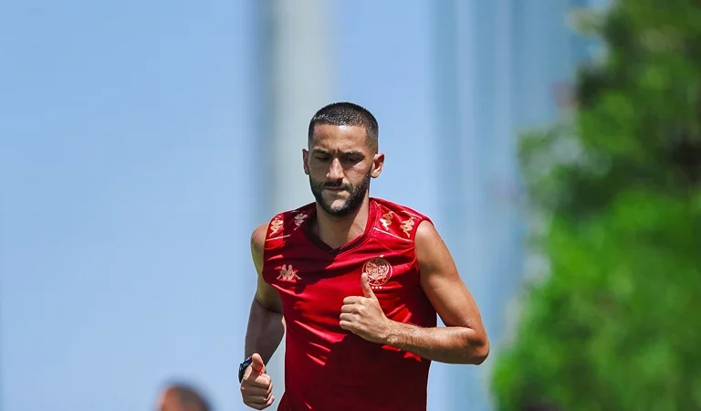 Alvo do Botafogo, Ziyech deixa Marrocos e embarca para o Brasil