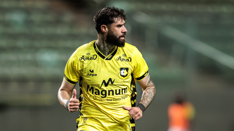 Fabrício Daniel em ação pelo São Bernardo (Foto: Breno Babu/C2 Sports)