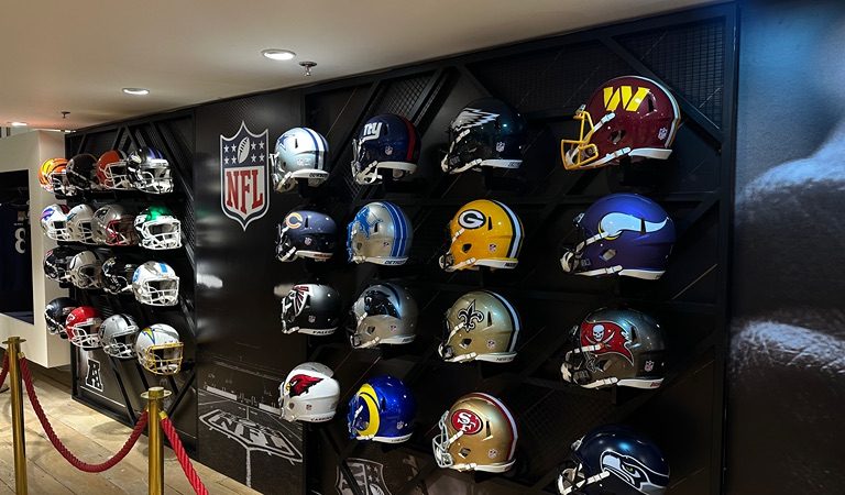 NFL Super Bowl Gallery chega ao Rio com anéis de campeão e troféu para exibição